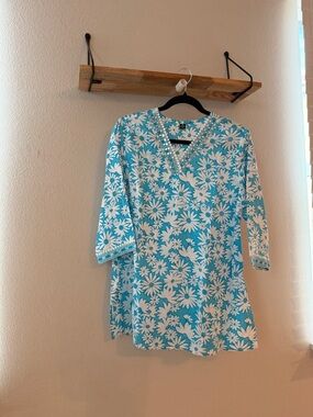 Women's Long Sleeve top V-Neck Daisy Print - and it’s pure cotton